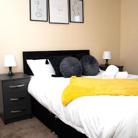 Xb Property - Comfy House Perfect For Families Contractors Relocators Уэст-Бромидж Экстерьер фото