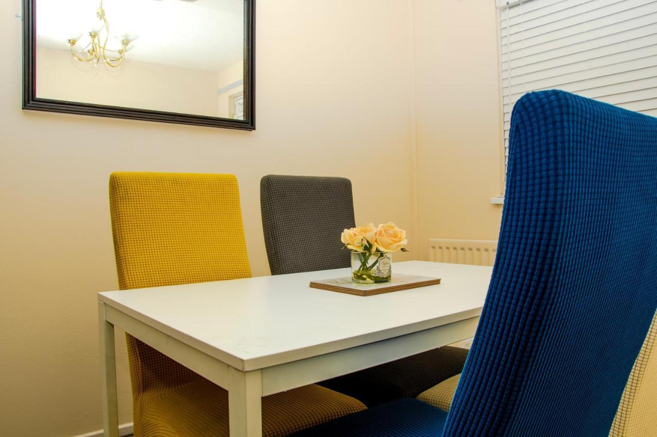 Xb Property - Comfy House Perfect For Families Contractors Relocators Уэст-Бромидж Экстерьер фото