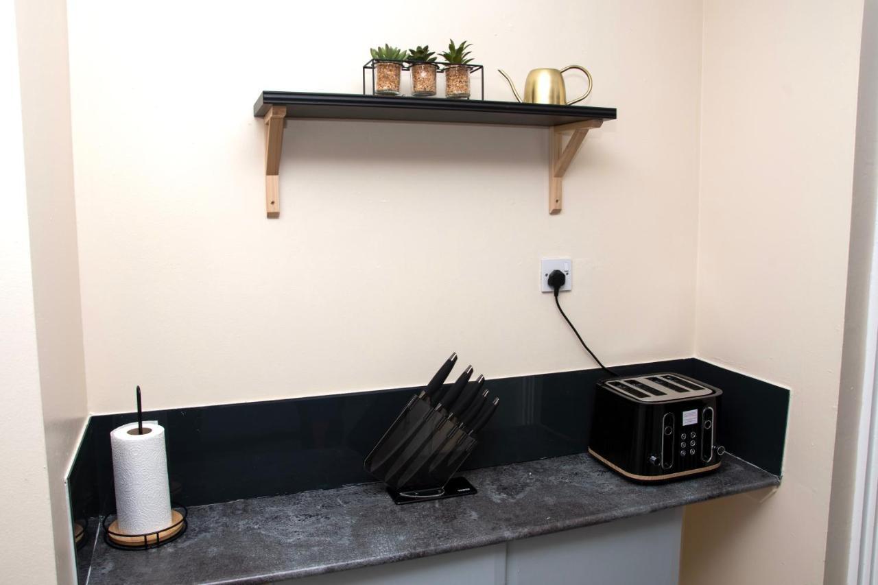 Xb Property - Comfy House Perfect For Families Contractors Relocators Уэст-Бромидж Экстерьер фото