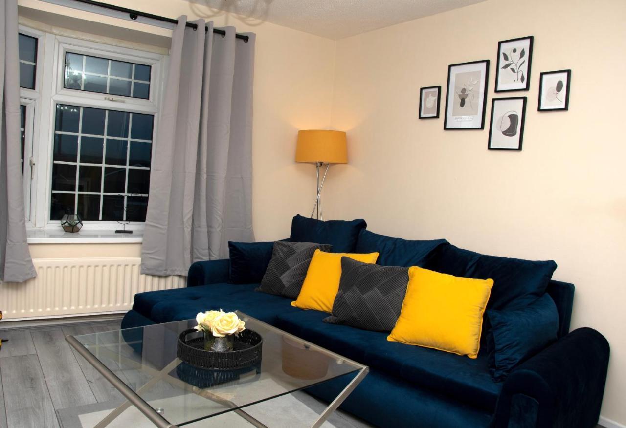 Xb Property - Comfy House Perfect For Families Contractors Relocators Уэст-Бромидж Экстерьер фото